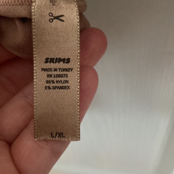 Skims essential body suit - Picture 2 of 2